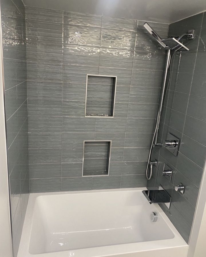 Tiled tub and shower with two recessed niches, rain head and hand shower